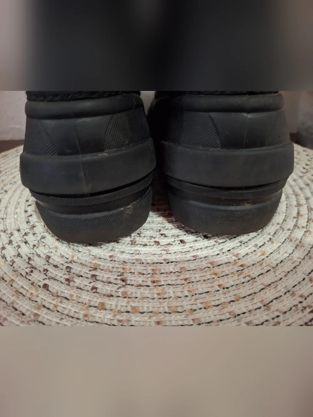Sorel Black Insulated Snow Boots with Drawstring Top Size 4.